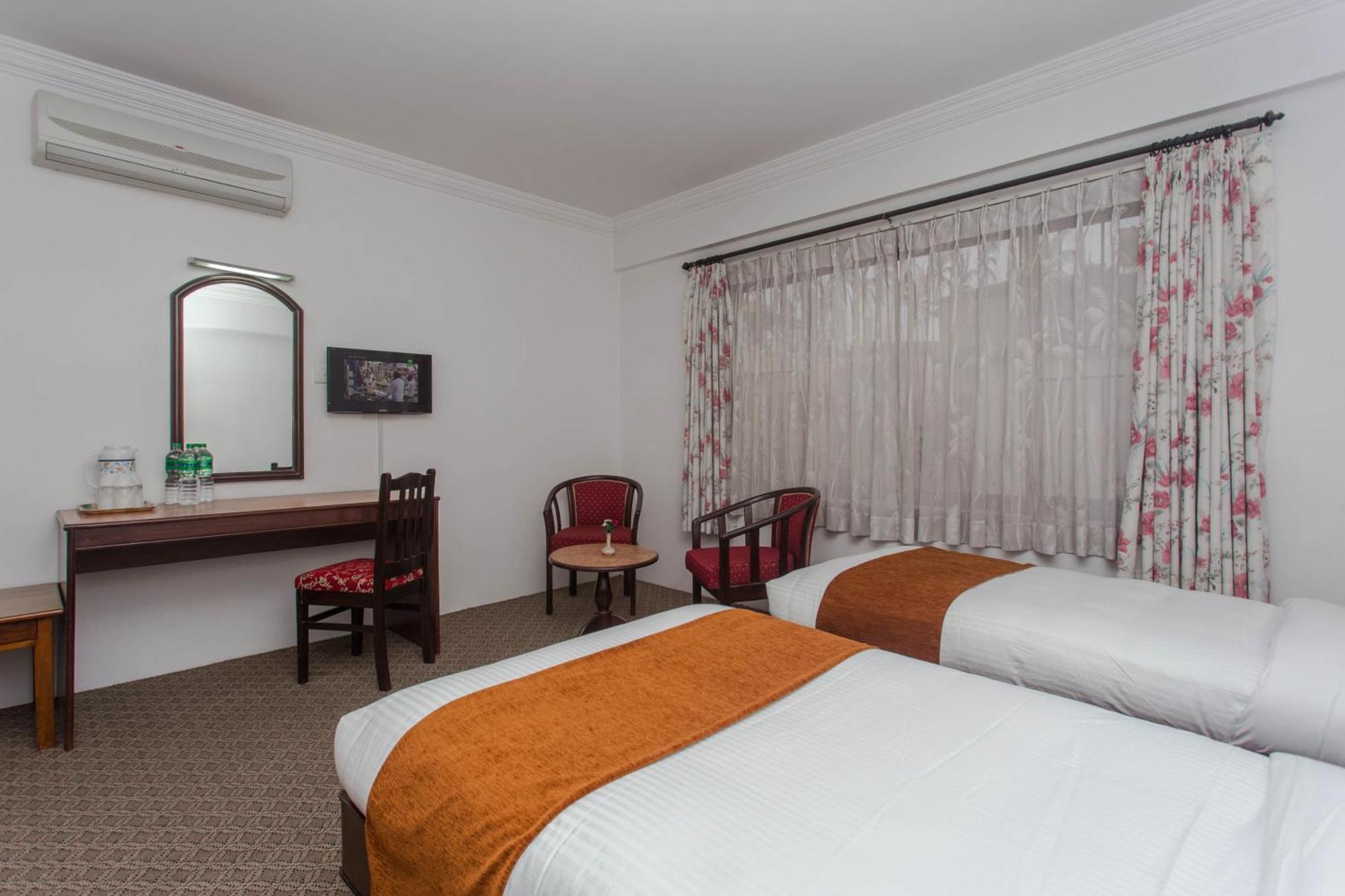 Fuji Hotel Kathmandu Bagian luar foto