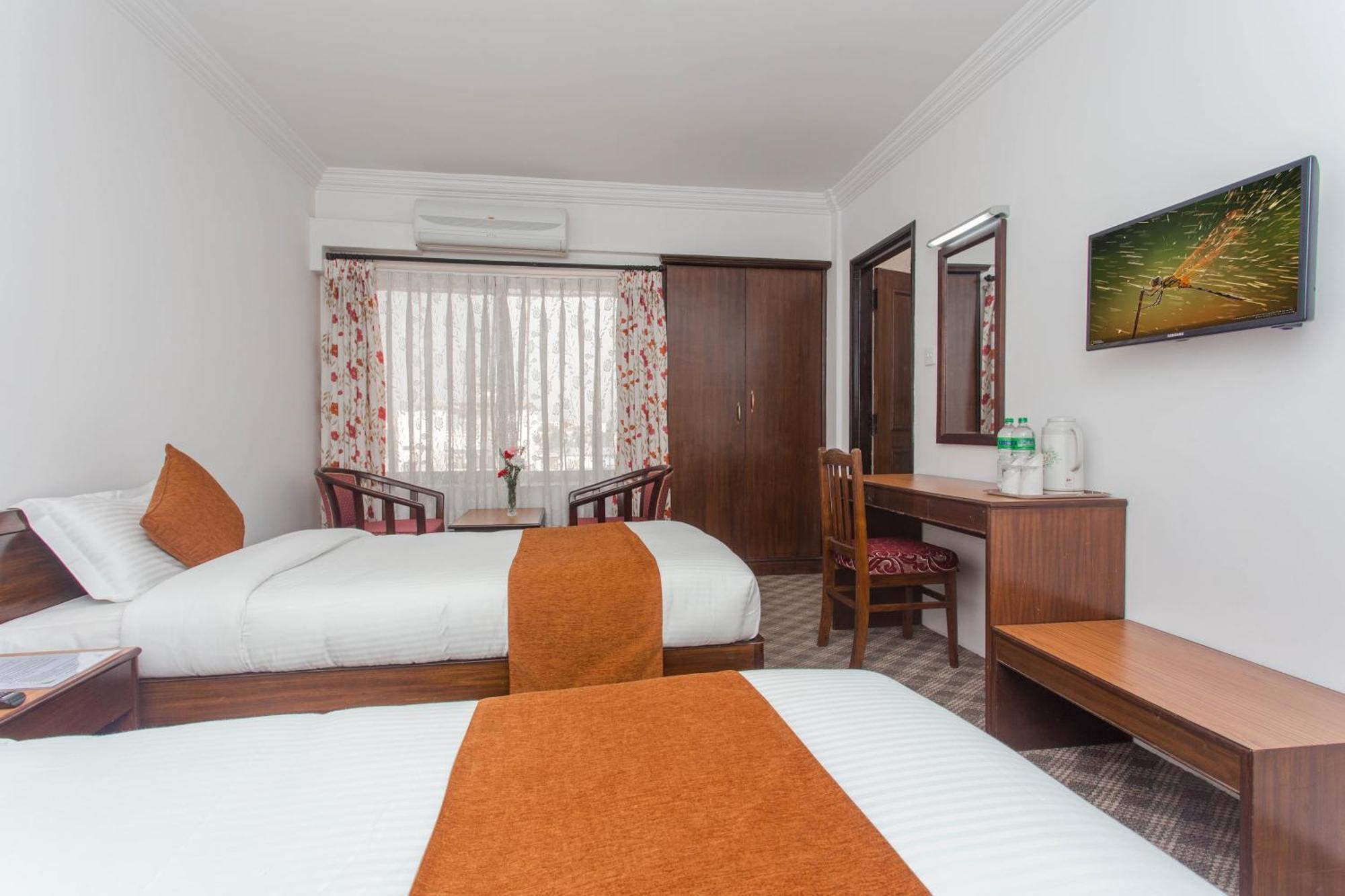 Fuji Hotel Kathmandu Bagian luar foto