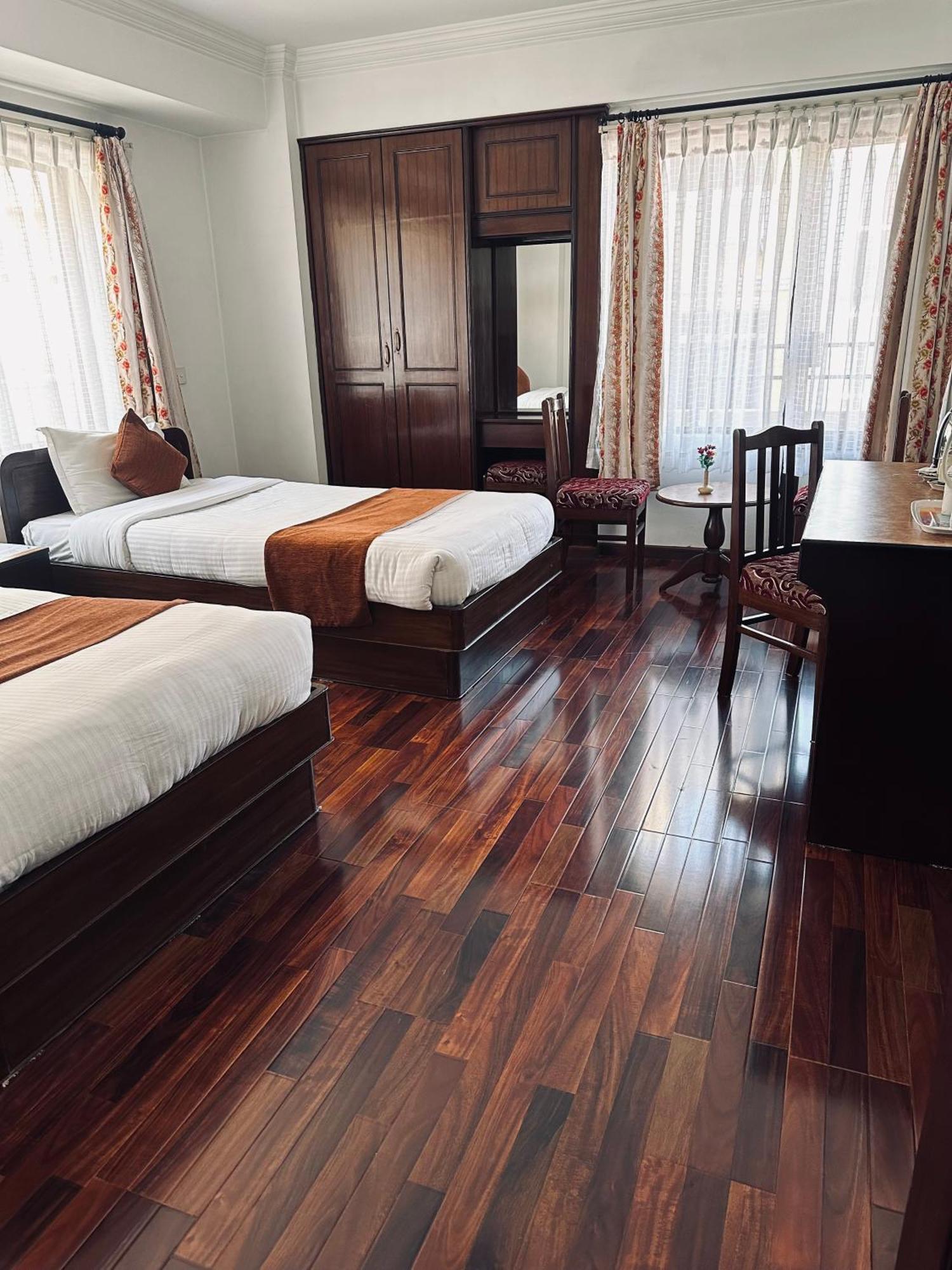 Fuji Hotel Kathmandu Bagian luar foto
