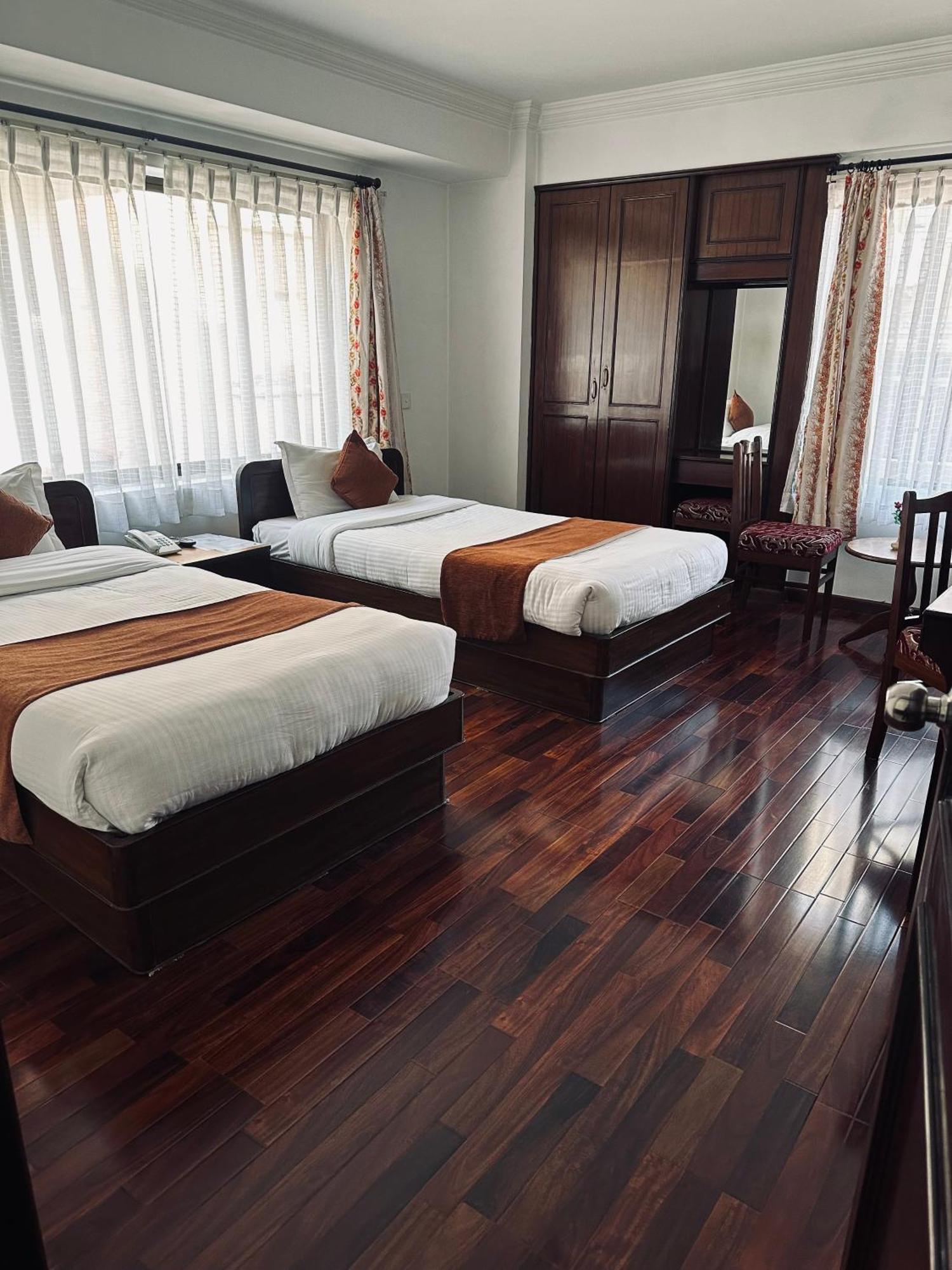 Fuji Hotel Kathmandu Bagian luar foto