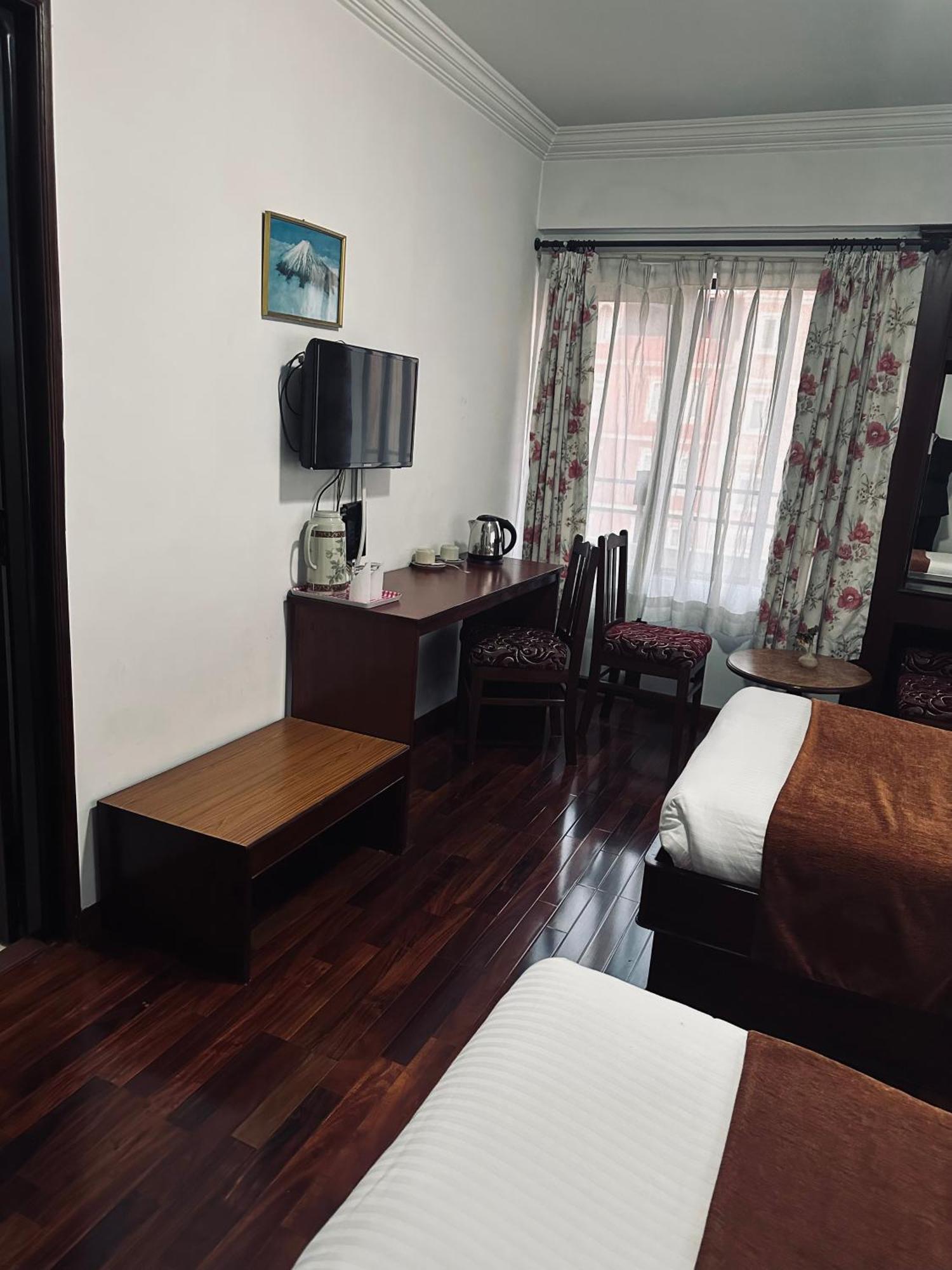 Fuji Hotel Kathmandu Bagian luar foto
