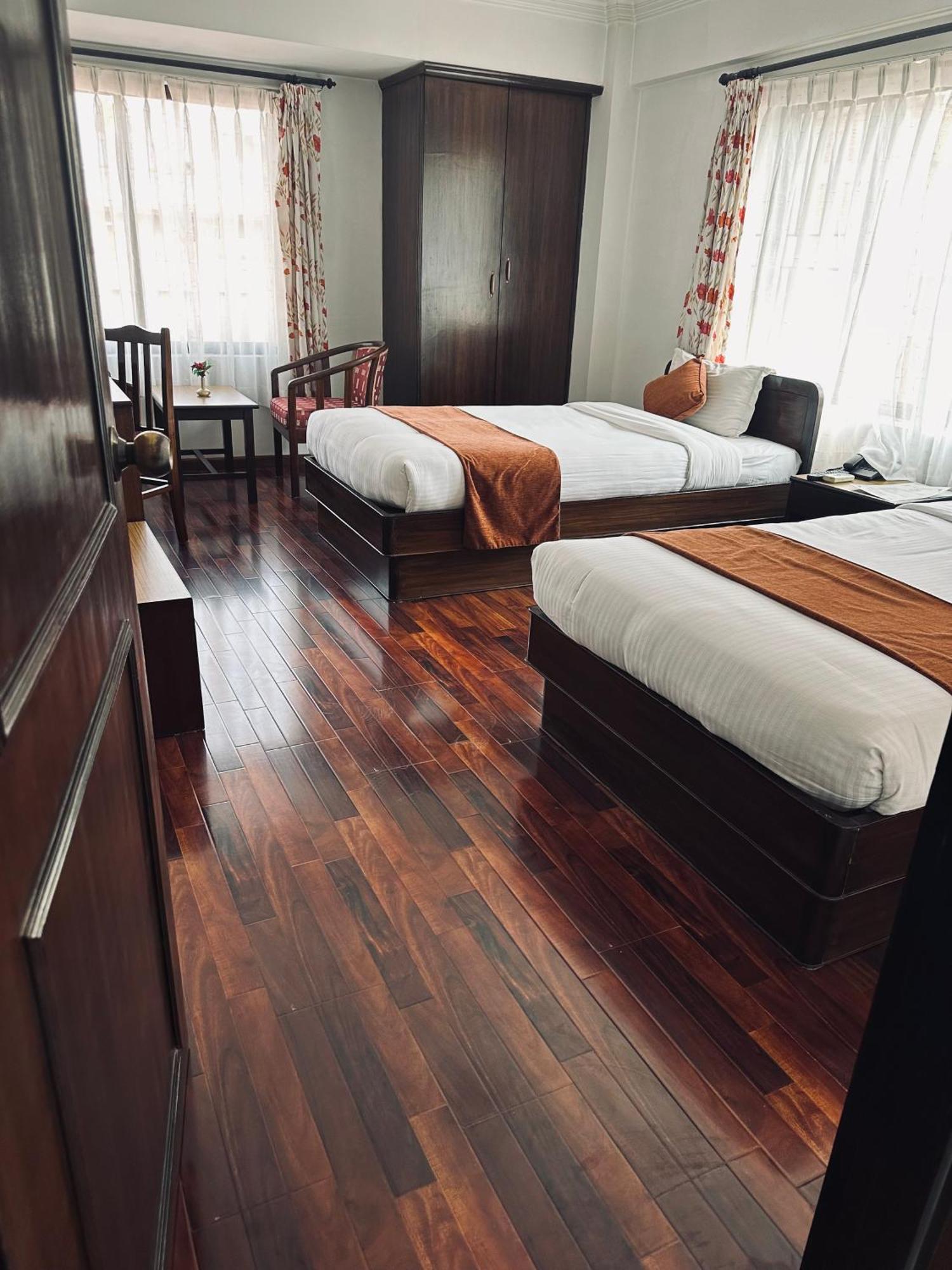 Fuji Hotel Kathmandu Bagian luar foto