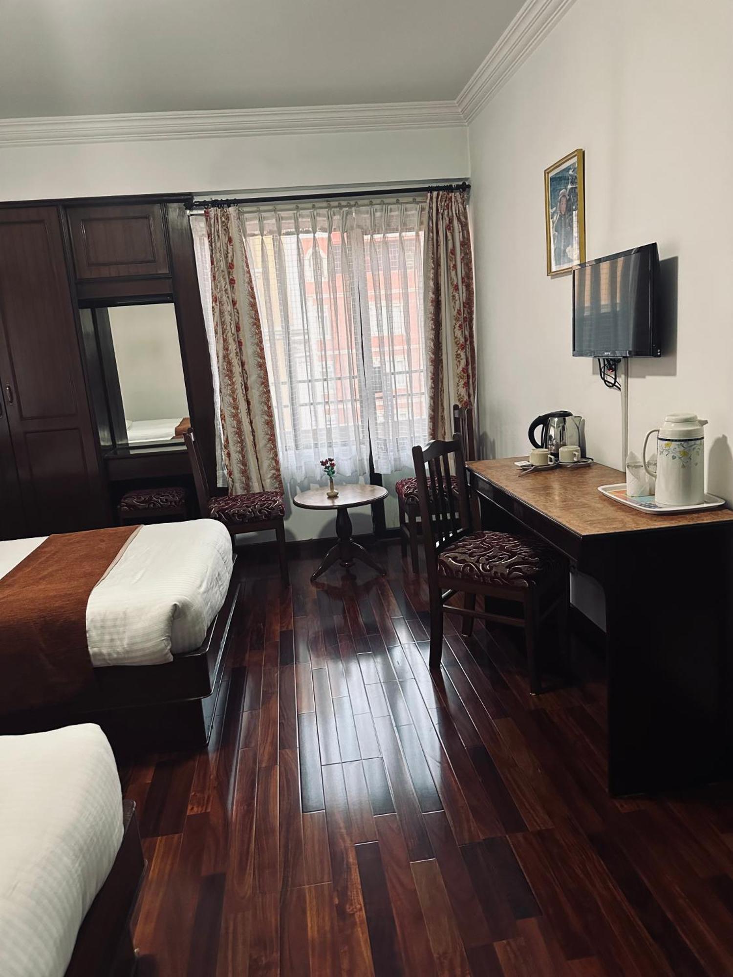 Fuji Hotel Kathmandu Bagian luar foto