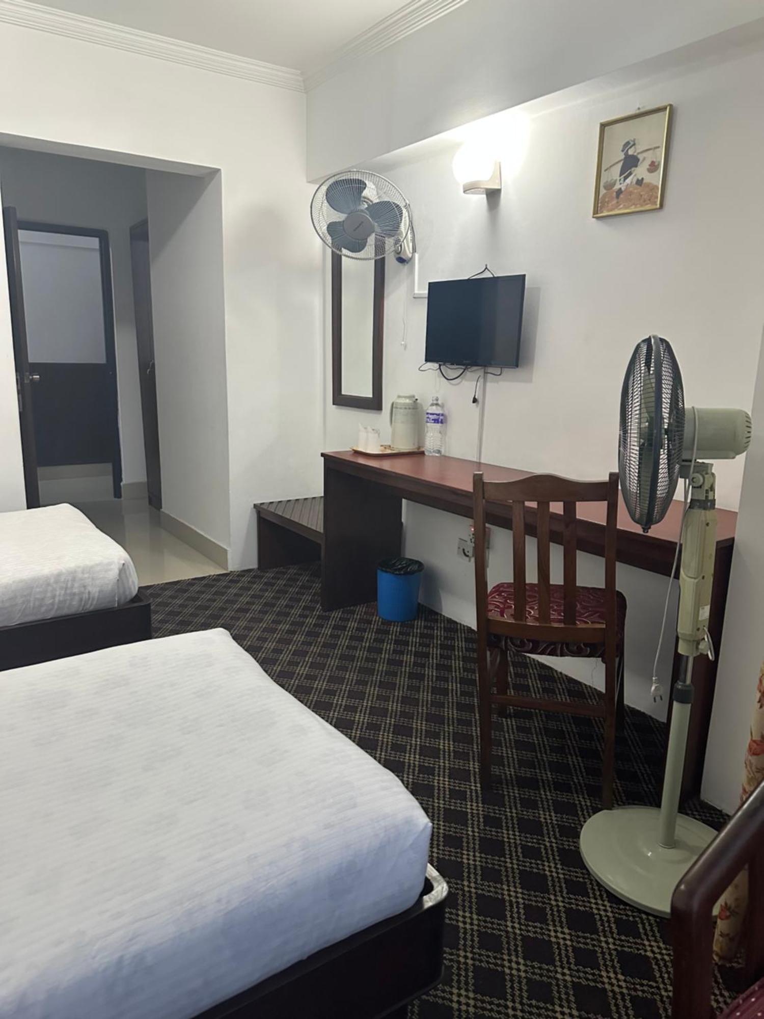 Fuji Hotel Kathmandu Bagian luar foto