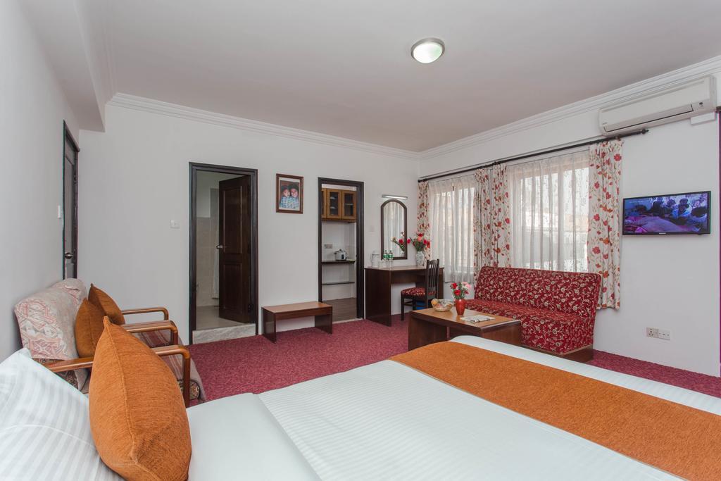 Fuji Hotel Kathmandu Bagian luar foto
