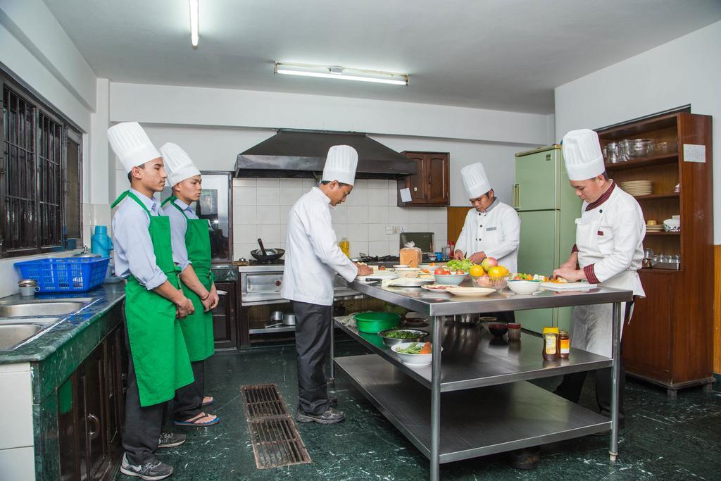 Fuji Hotel Kathmandu Bagian luar foto